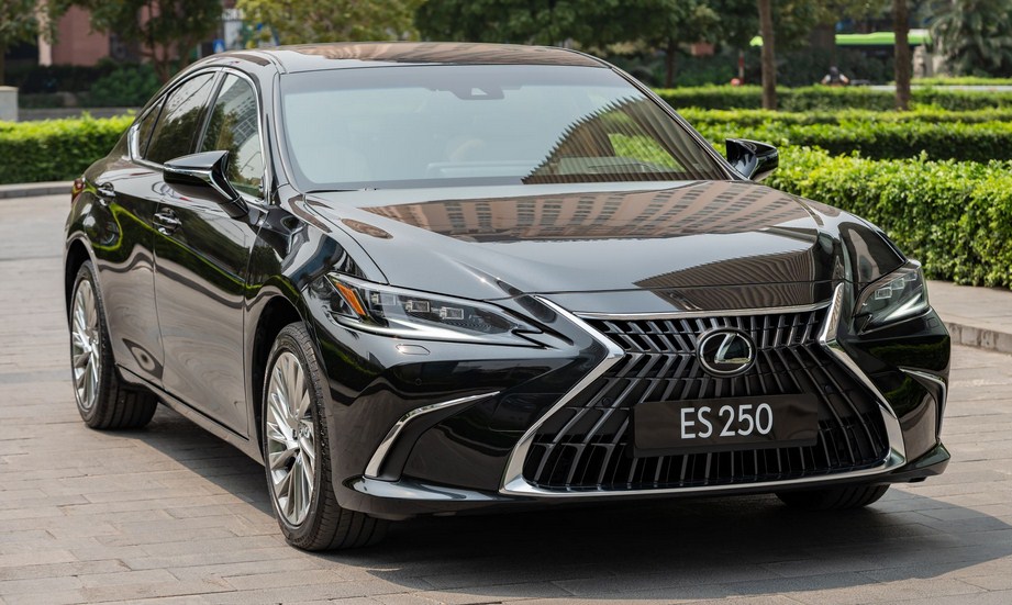 Lexus ES 250 2025 có bao nhiêu màu sắc ?