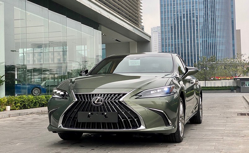 Lexus ES 250 2025 có bao nhiêu màu sắc ?
