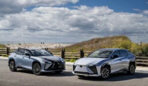 Lexus hiện đang nhập khẩu phân phối bao nhiêu dòng xe tại Việt Nam ?